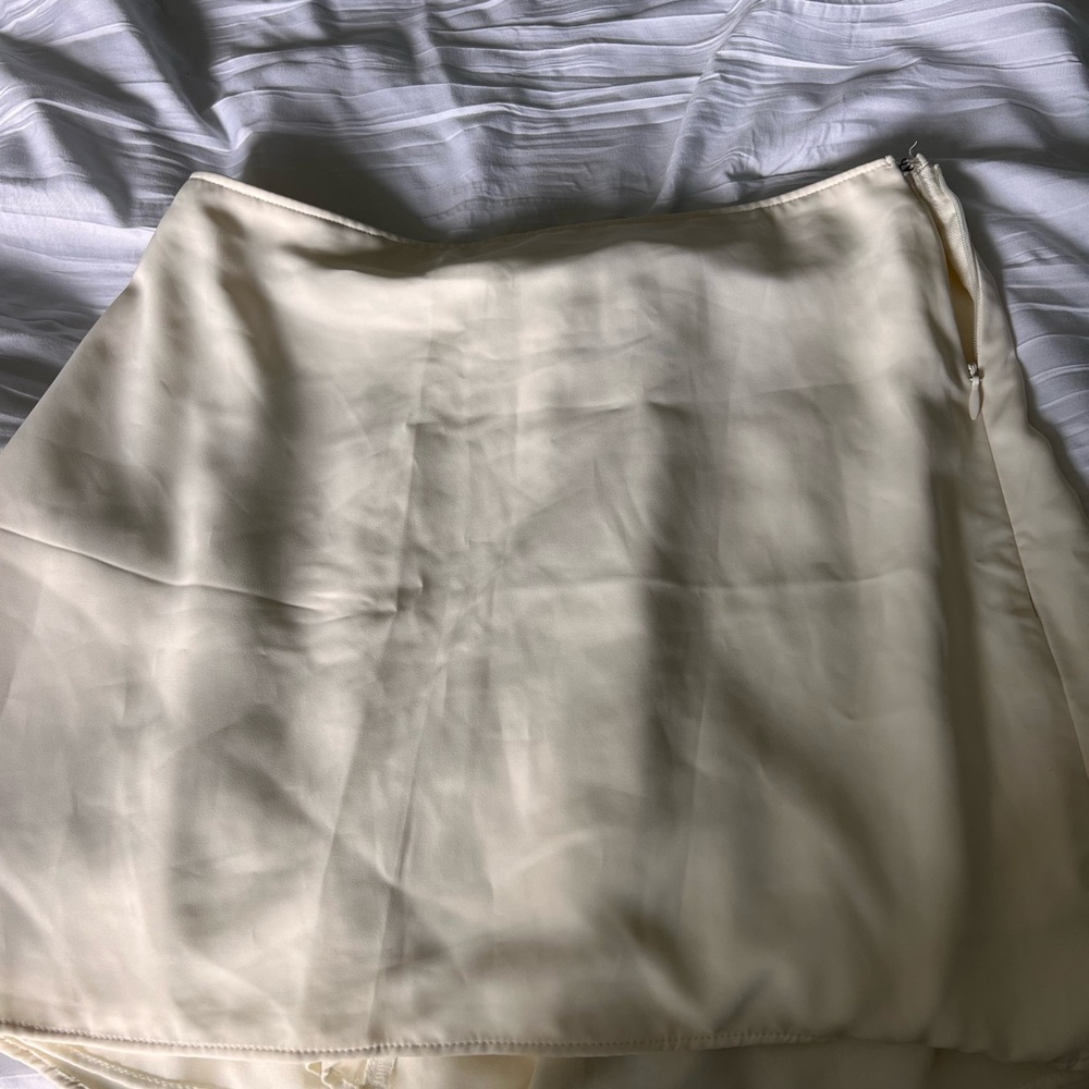 Abercrombie & Fitch cream skirt size small never worn